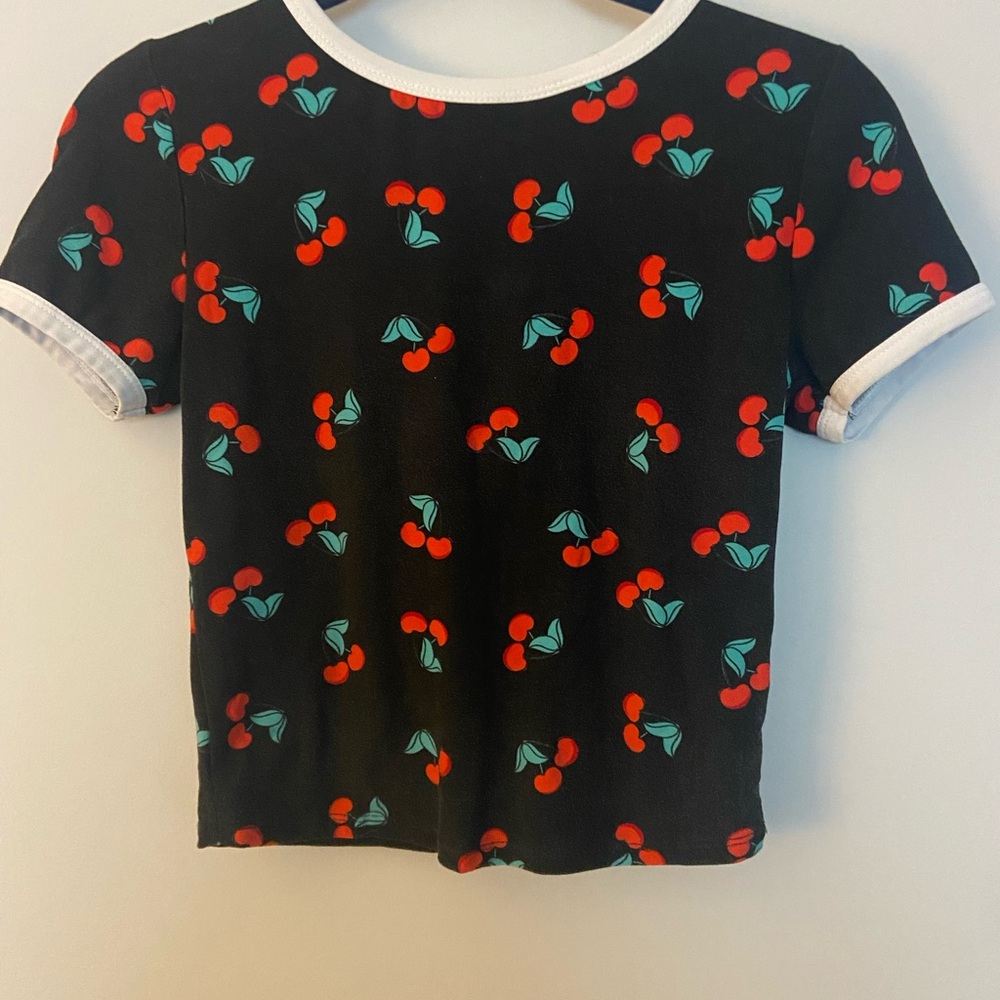 Cherry Print Cropped T-Shirt - Black